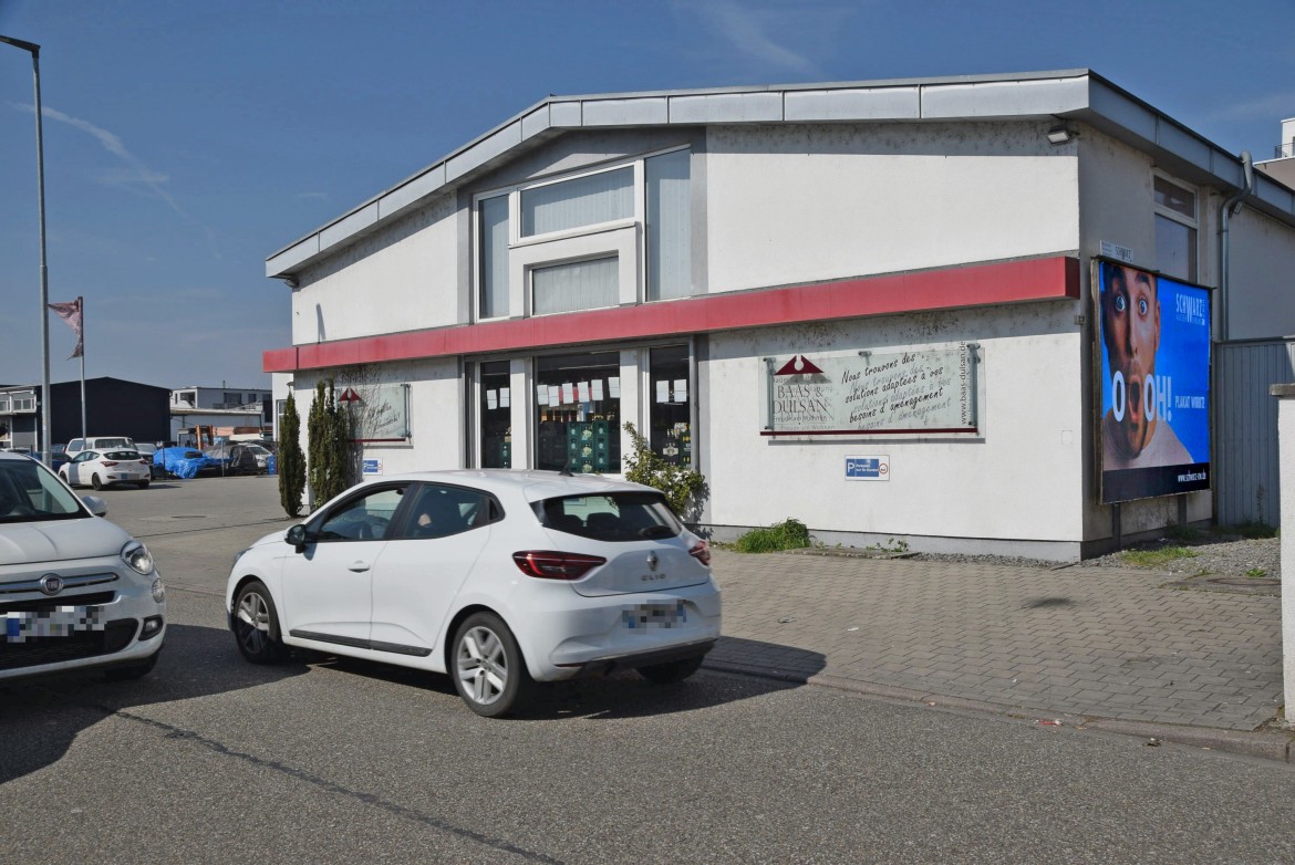 K?nigsbergerstr. 18 /Getr?nke Roth (quer zur Str)