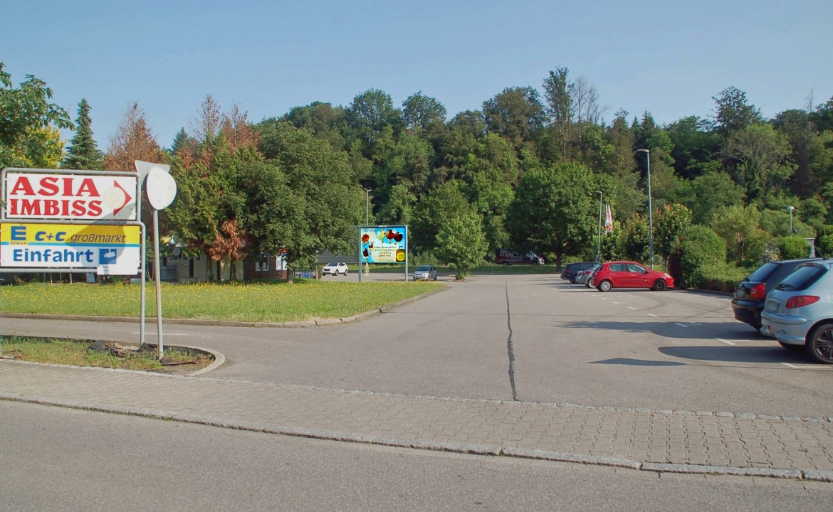 In der Teichmatt 8 /Edeka C+C/Einfahrt (Sicht Einfahrt)