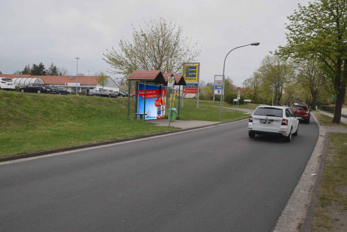 Zossener Str/Hts Amt/neb. Einfahrt Edeka/WH (Klausdorf)