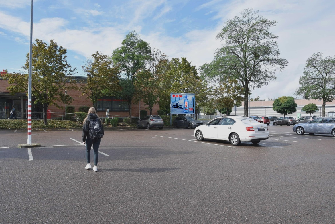 Struppener Str. 11 /Kaufland/nh. Eingang (lks)