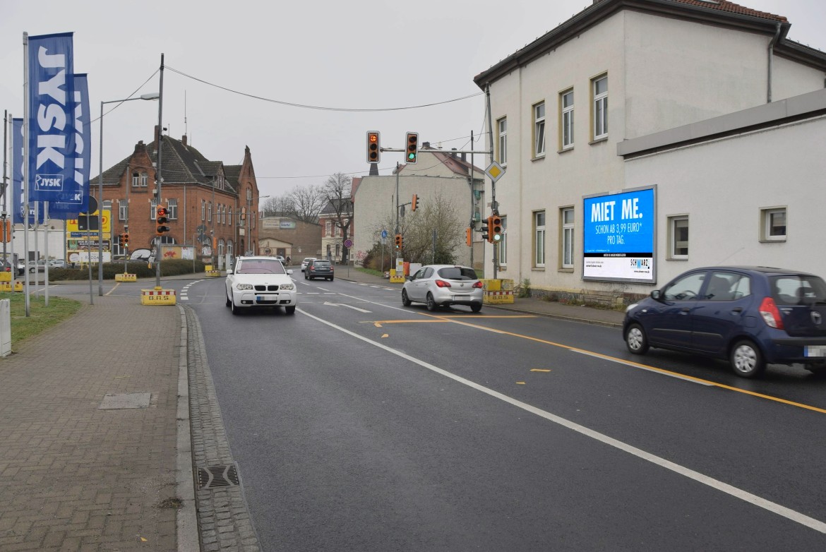 Dresdener Str/B 6/geg. Netto (Zufahrt)