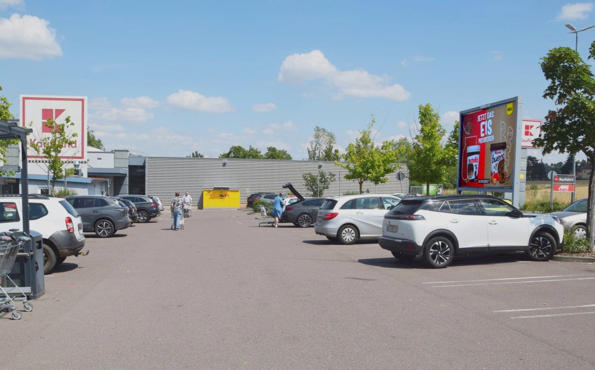 Schwarzer Weg 40 /Kaufland/bei Tkst (Sicht Eingang)
