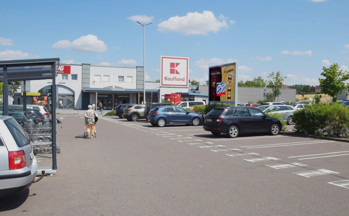 Schwarzer Weg 40 /Kaufland/nh. Eing/rts (Sicht Eingang)