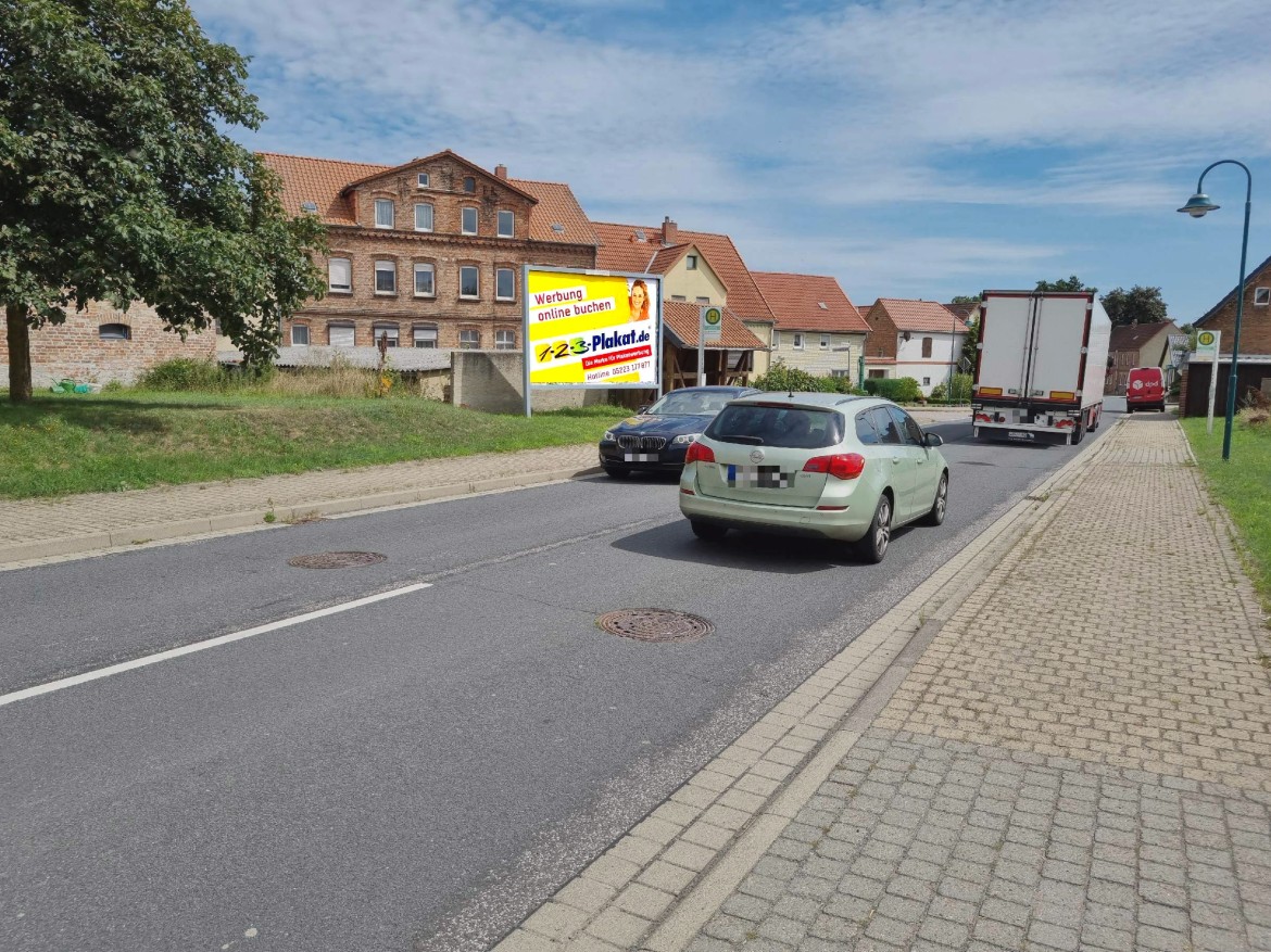 Str der Einheit/B 245/nh. Rosmarienstr  (Hamersleben)