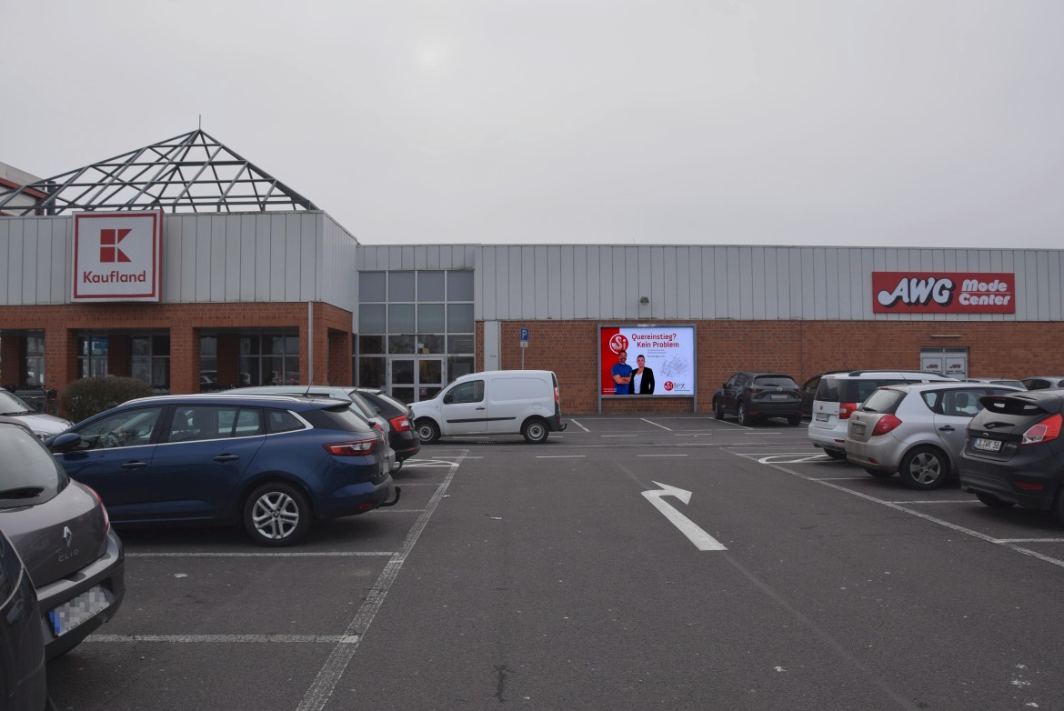 Am Legefeld 4 /Kaufland/rts vom Eingang (Wand)