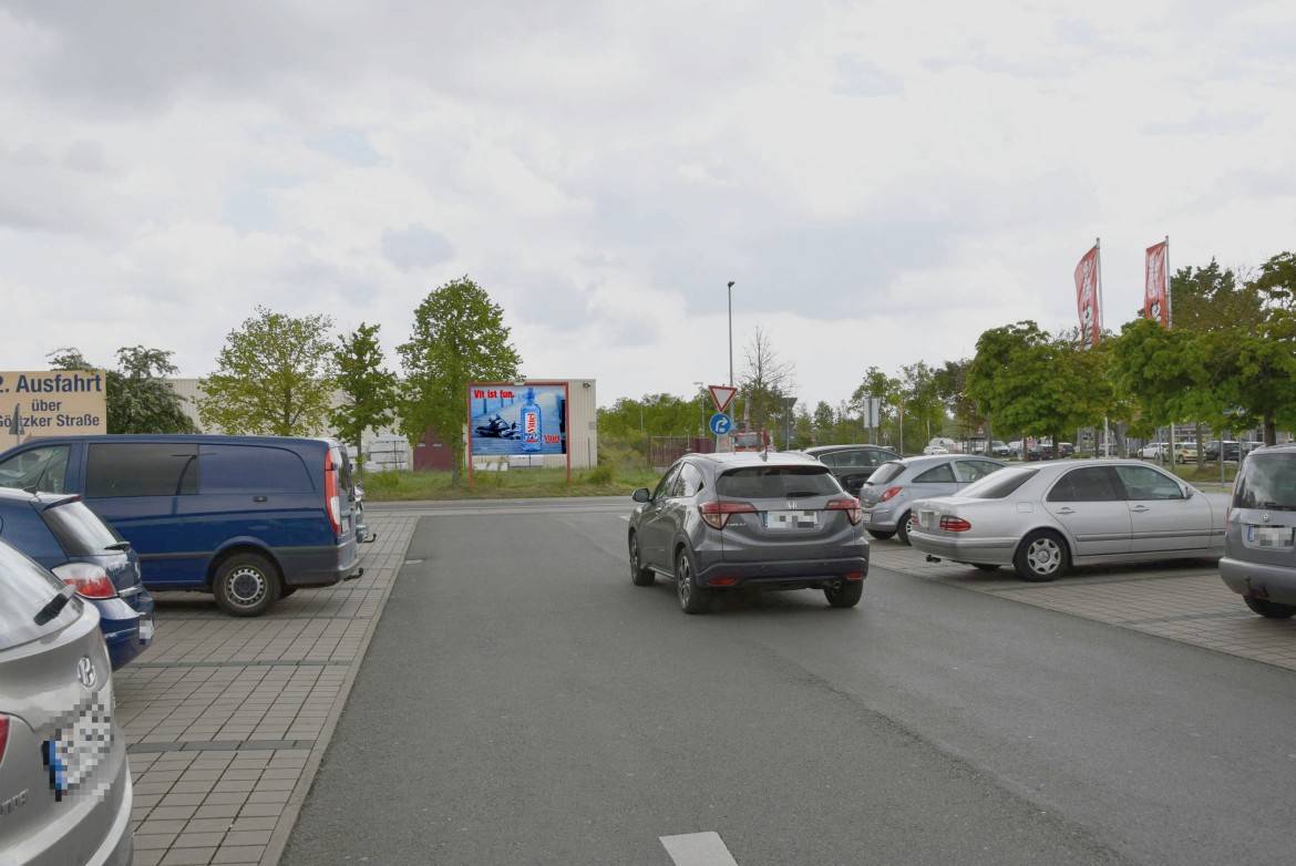 Calbesche Str. 31 /Kaufland/Einfahrt/geg. Eing