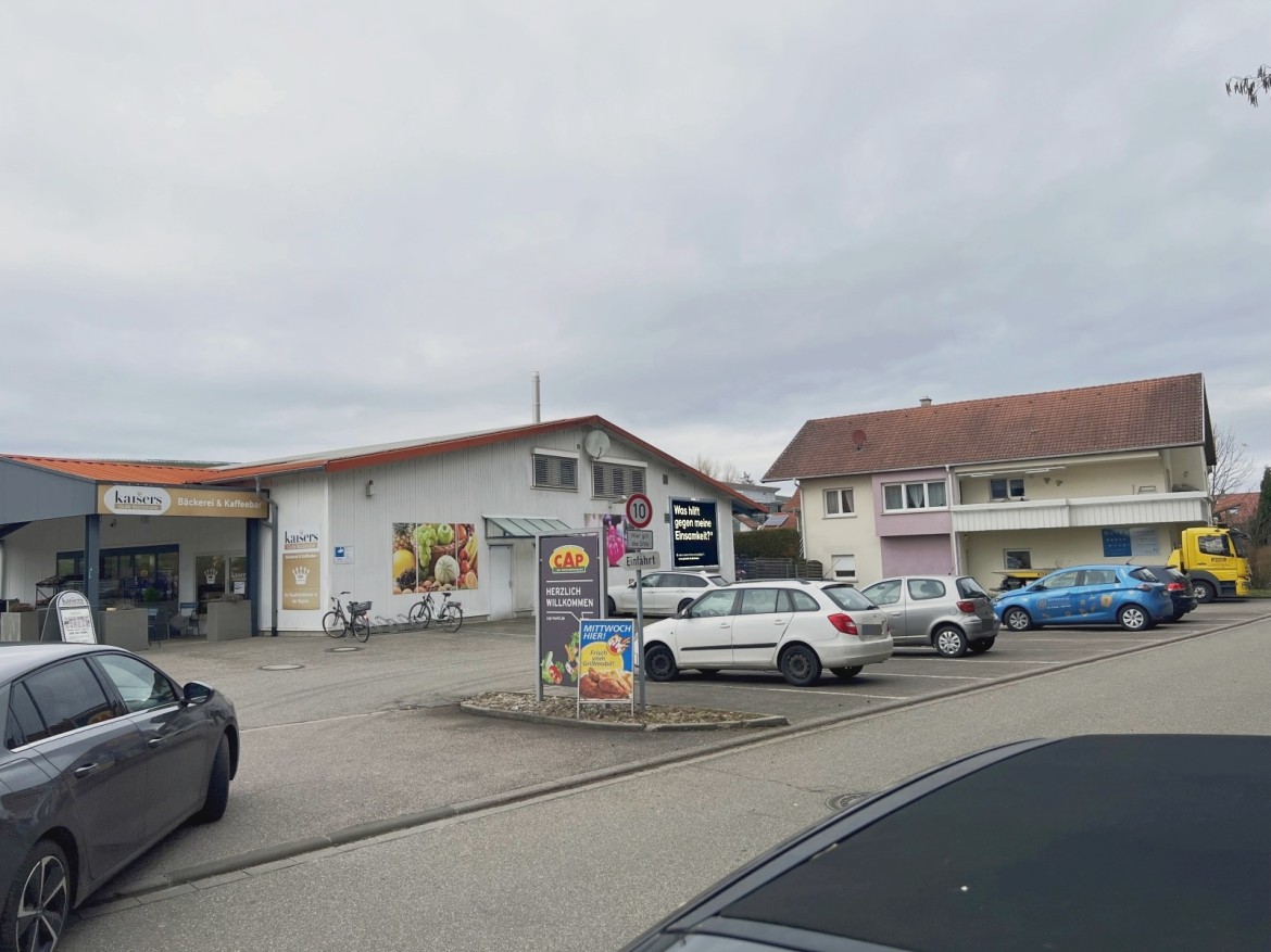 Schwabenmatten 5 /Cap-Markt (rts vom Eingang)