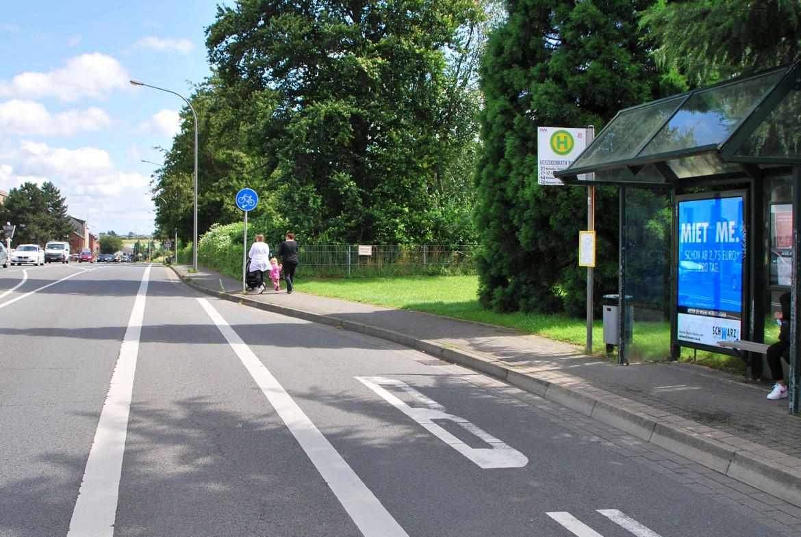 Geilenkirchener Str/Hts Rathaus/Rtg.Geilenkirchen  (WH)