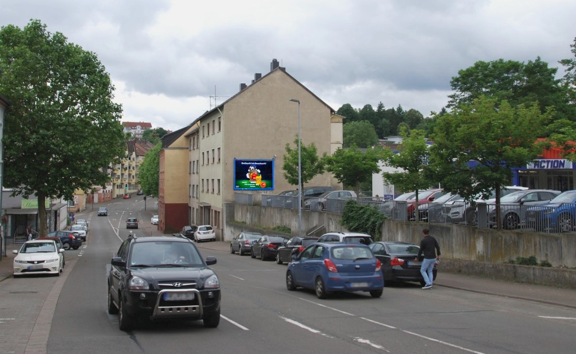 Hohlstr. 32/Zuf Rewe -Mantes-la-Ville-Platz (quer am Giebel)