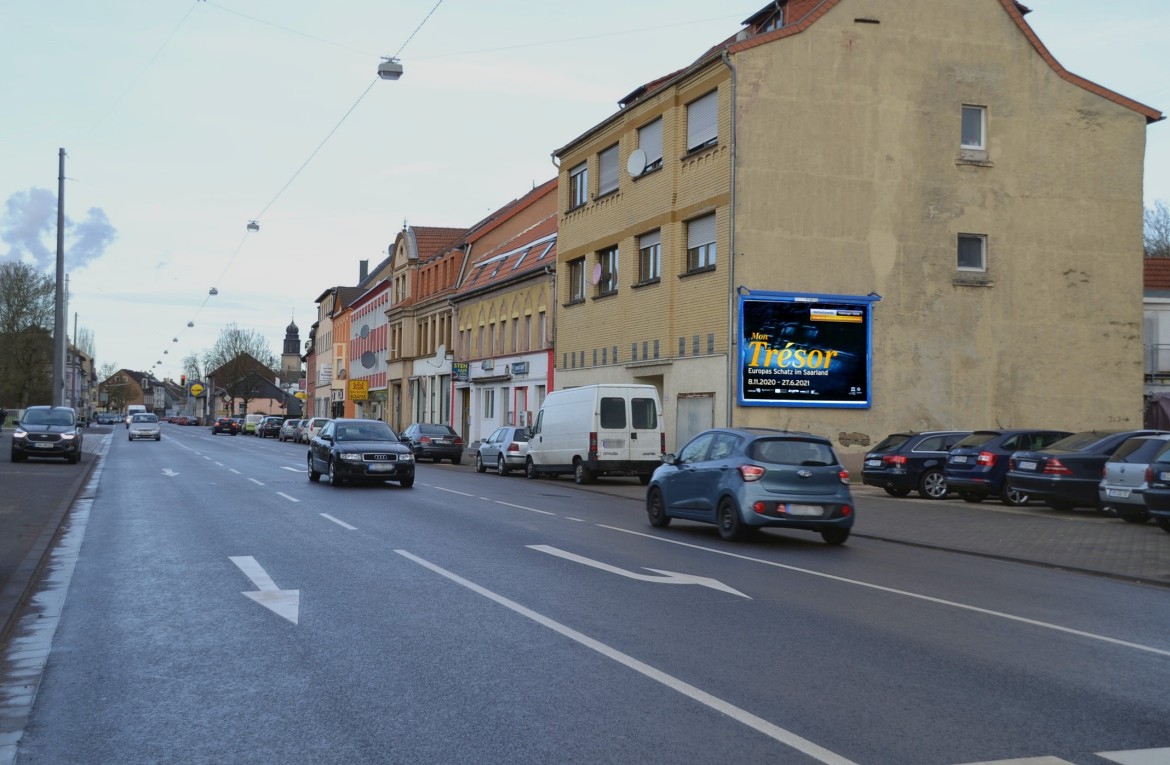 Stra?e des 13. Januar 261/Zufahrt Lidl (quer zur B 51)