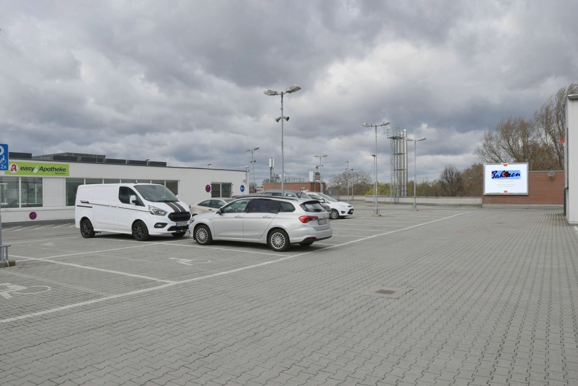 Am Juliusturm 40 /Kaufland/Parkdeck/nh. Eingang (lks)