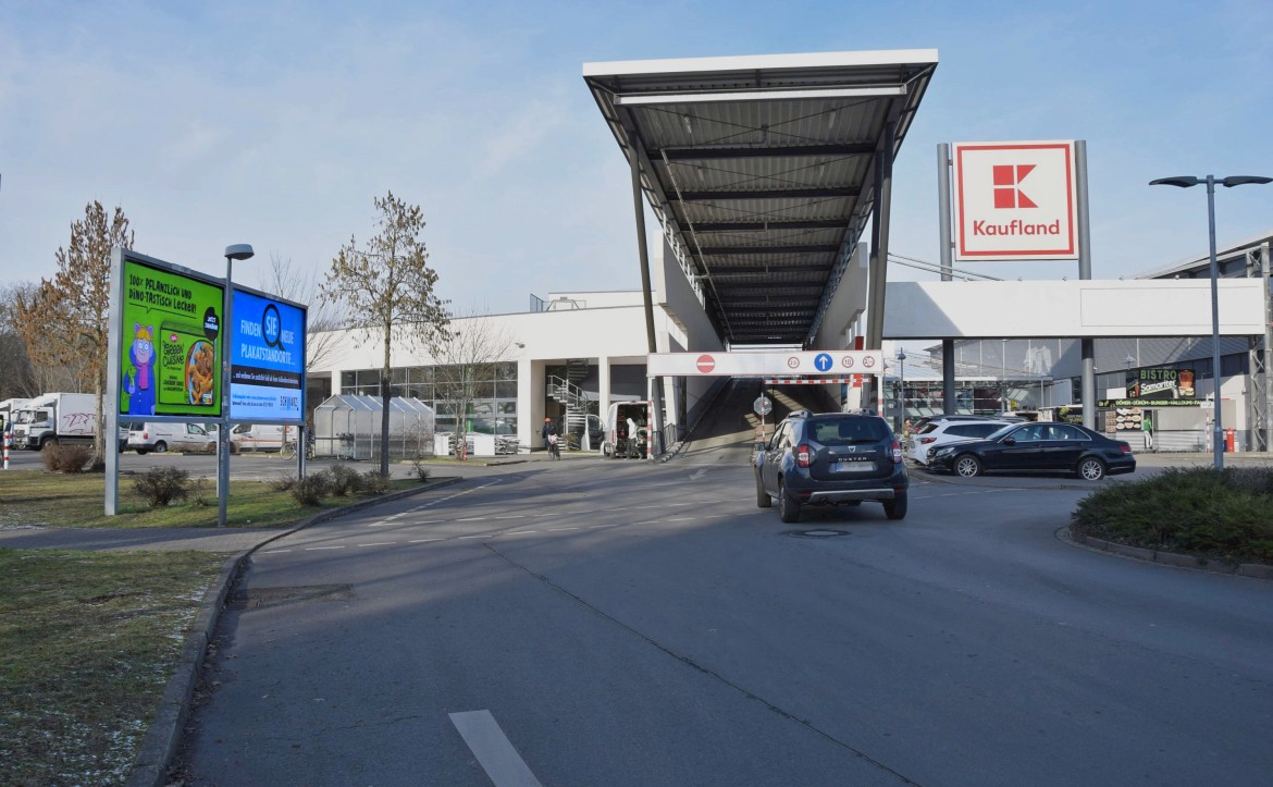Friedrichshagener Str /Kaufland/neb. Auff. Parkdeck (rts)
