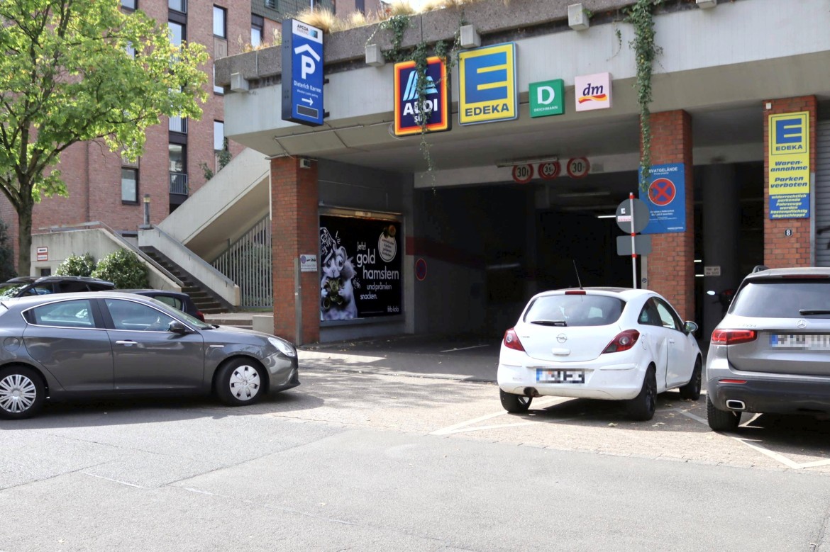 Nettelbeckstr. 8 /E-center/PH/Einf Nettelbeckstr/lks (quer)