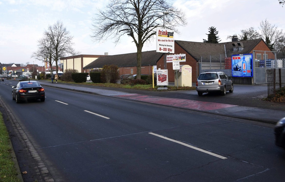 Reeser Landstr. 62 /Trinkgut/Einfahrt (Sicht B 8)