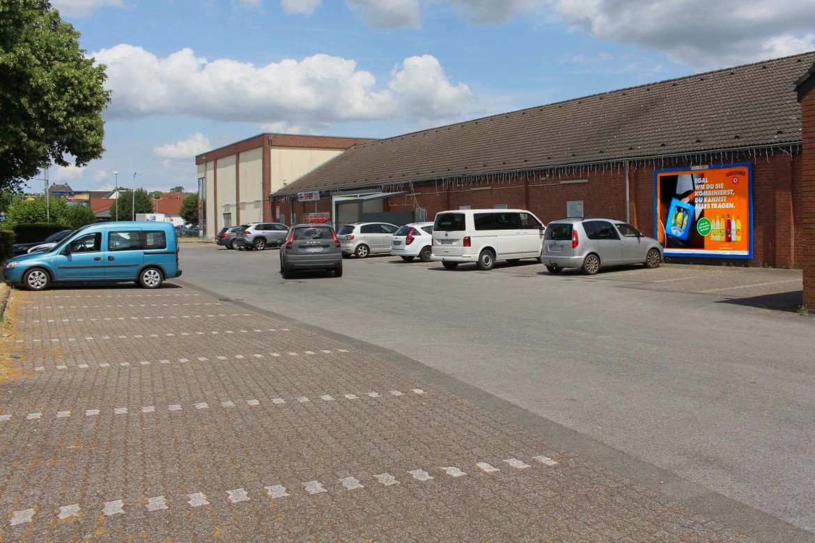 Reeser Landstr. 62 /Trinkgut/nh. Eingang