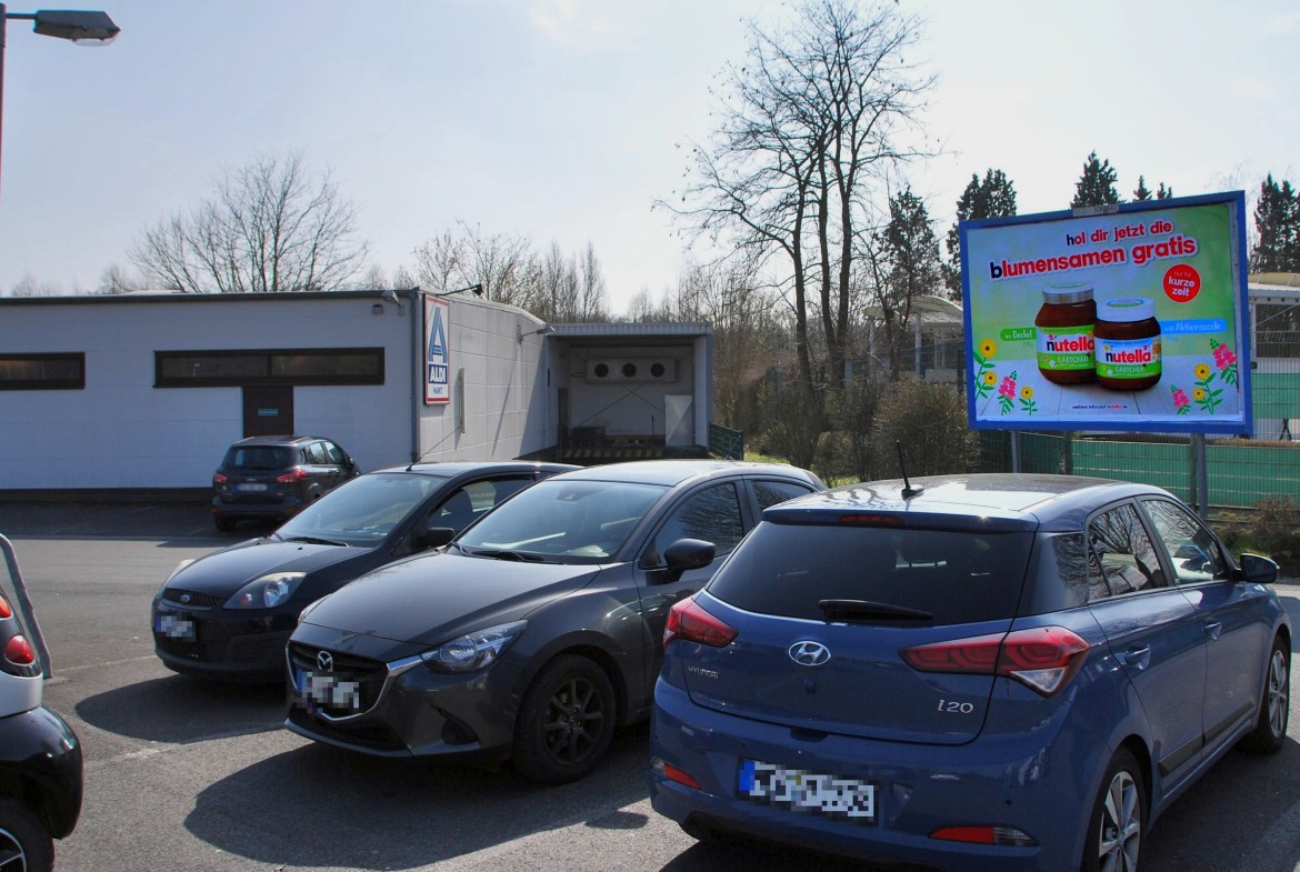 Hubertusstr. 68 /Aldi/rts vom Eingang