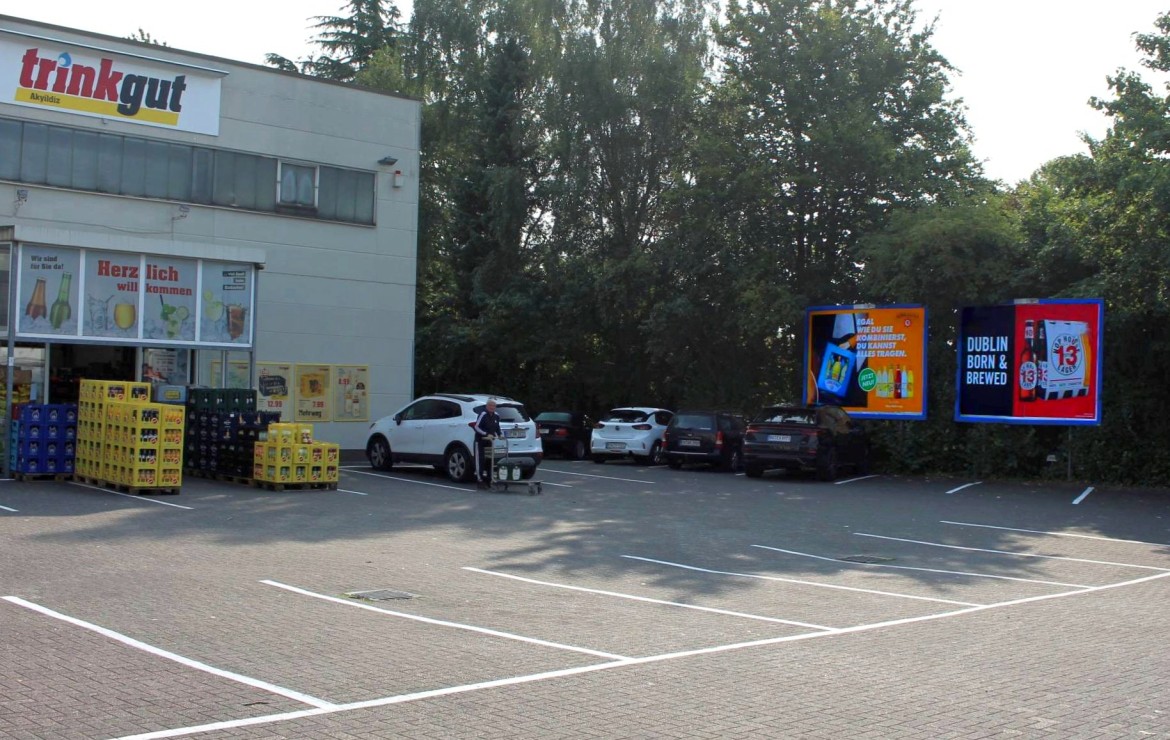 Industriestr. 42 /Trinkgut (neb. Eingang)