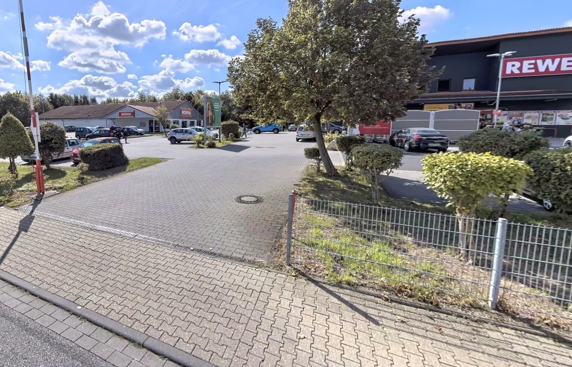 Am Parir 2 /Rewe+Norma/geg. Eingang (Sicht Rewe)