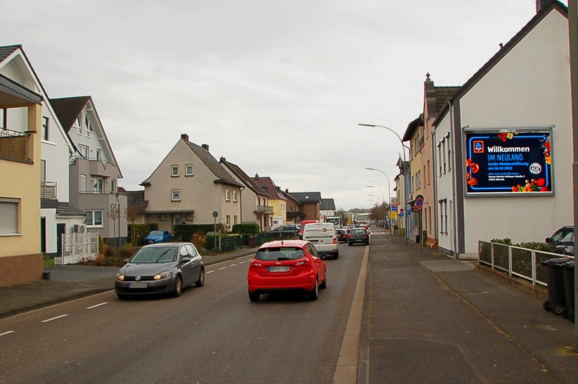 Hauptstr. 118 (quer am Giebel)