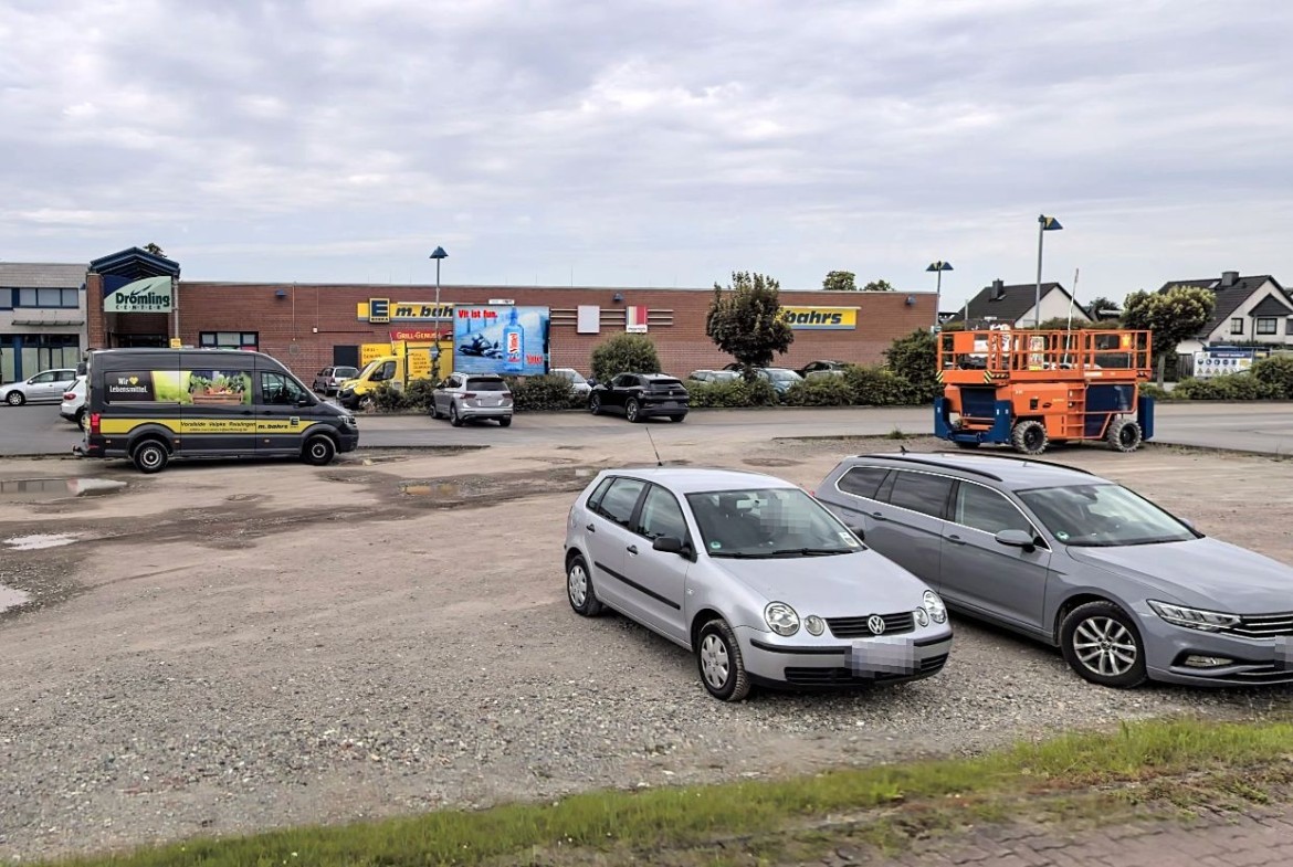 Neuh?user Str. 9 /E-center/geg. Eingang (Sicht Str)