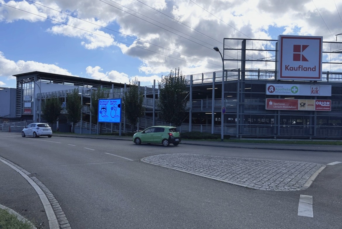 Gro?feldstr. 2 /Kaufland/neb. Einfahrt (PH)