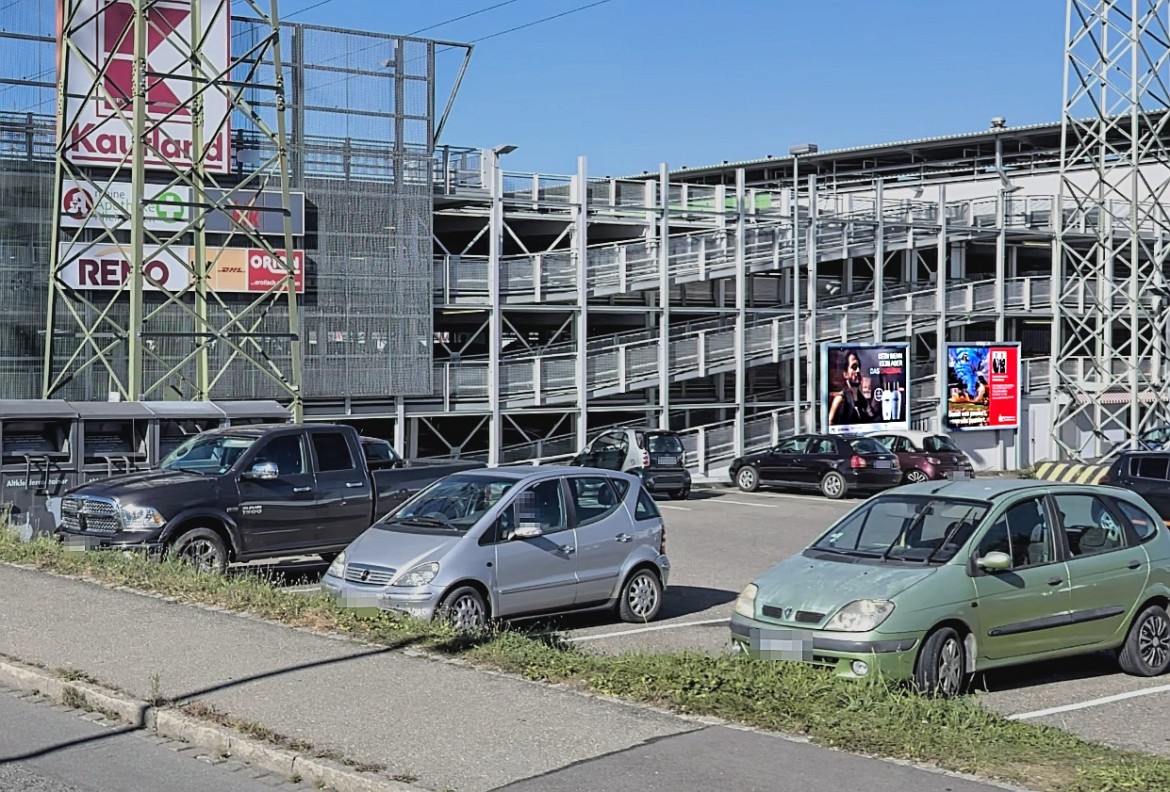 Gro?feldstr. 2 /Kaufland/neb. Eingang (quer zur Str)