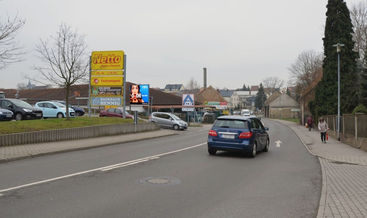 Colditzer Str. 8/B 7 /Netto/Einf/Sicht Netto -quer zur Str