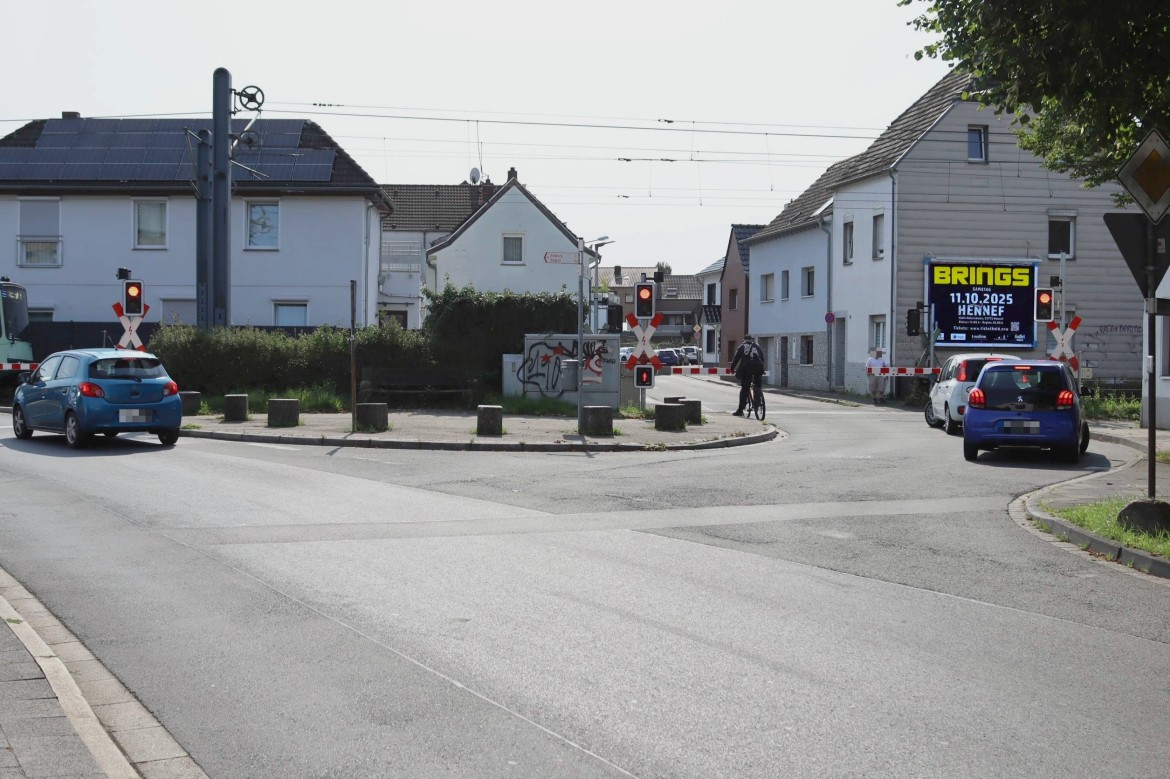 Am Lindenhof 12/bei Bahnschranke (quer)
