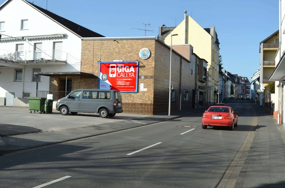 Augustastr. 20 (quer am Giebel)