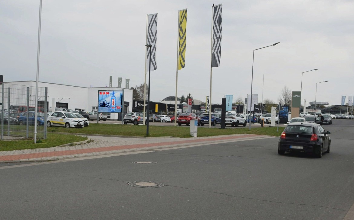Im Krug 44/Renault/geg. McDonald's/Sicht Einf Roller (quer)