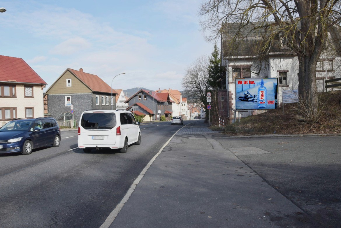 Bahnhofstr. 65/WE rts (quer zur B 62)