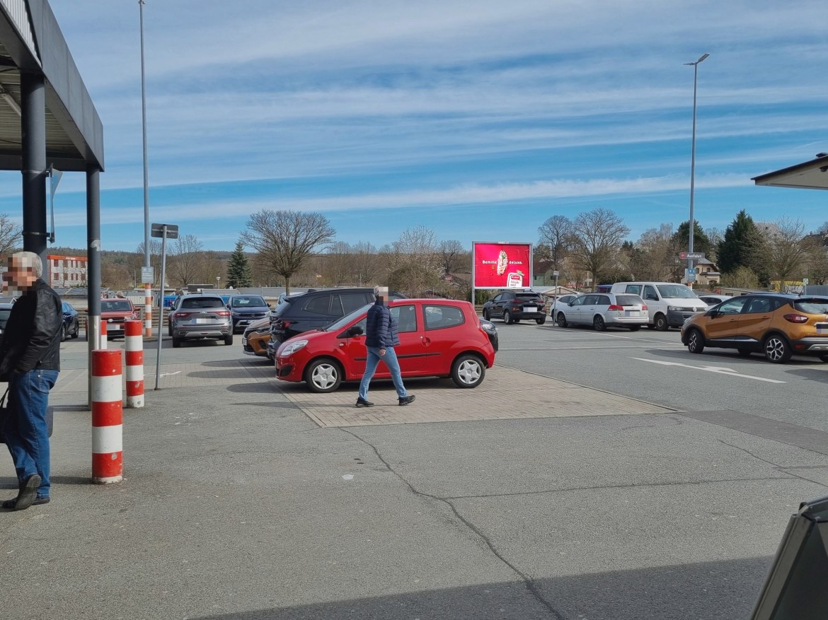 Jochen-K?hler-Str. 11 /Kaufland (rts vom Eingang)