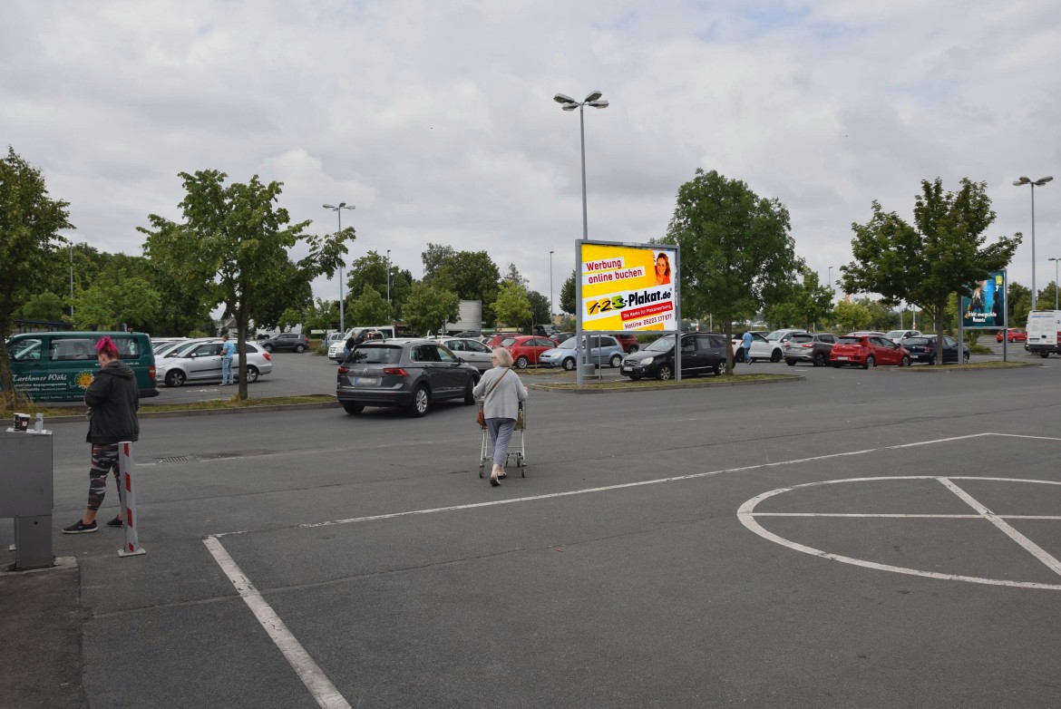Hecklinger Str. 50 /Kaufland/Eingang/Sicht Eingang (lks)