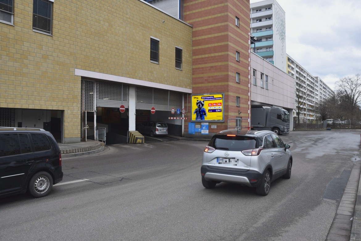 Karl-Marx-Allee 20 /Kaufland/vor Einfahrt PH (Wand)
