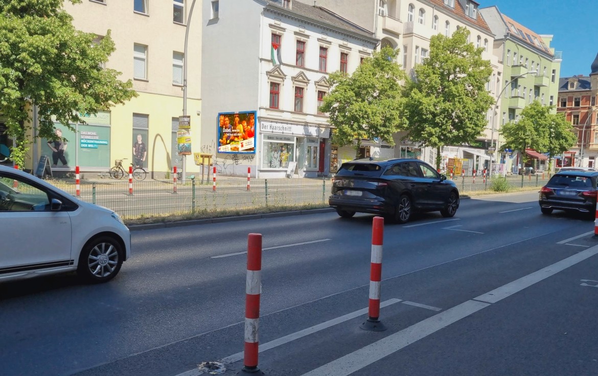 Tempelhofer Damm 208/Zufahrt Edeka + Aldi (quer zur B 96)