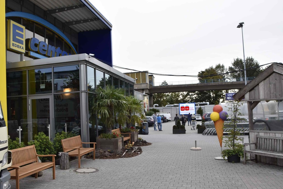 Düsseldorfer Landstr. 361 /E-center/rts vom Eing (Sto. 1)