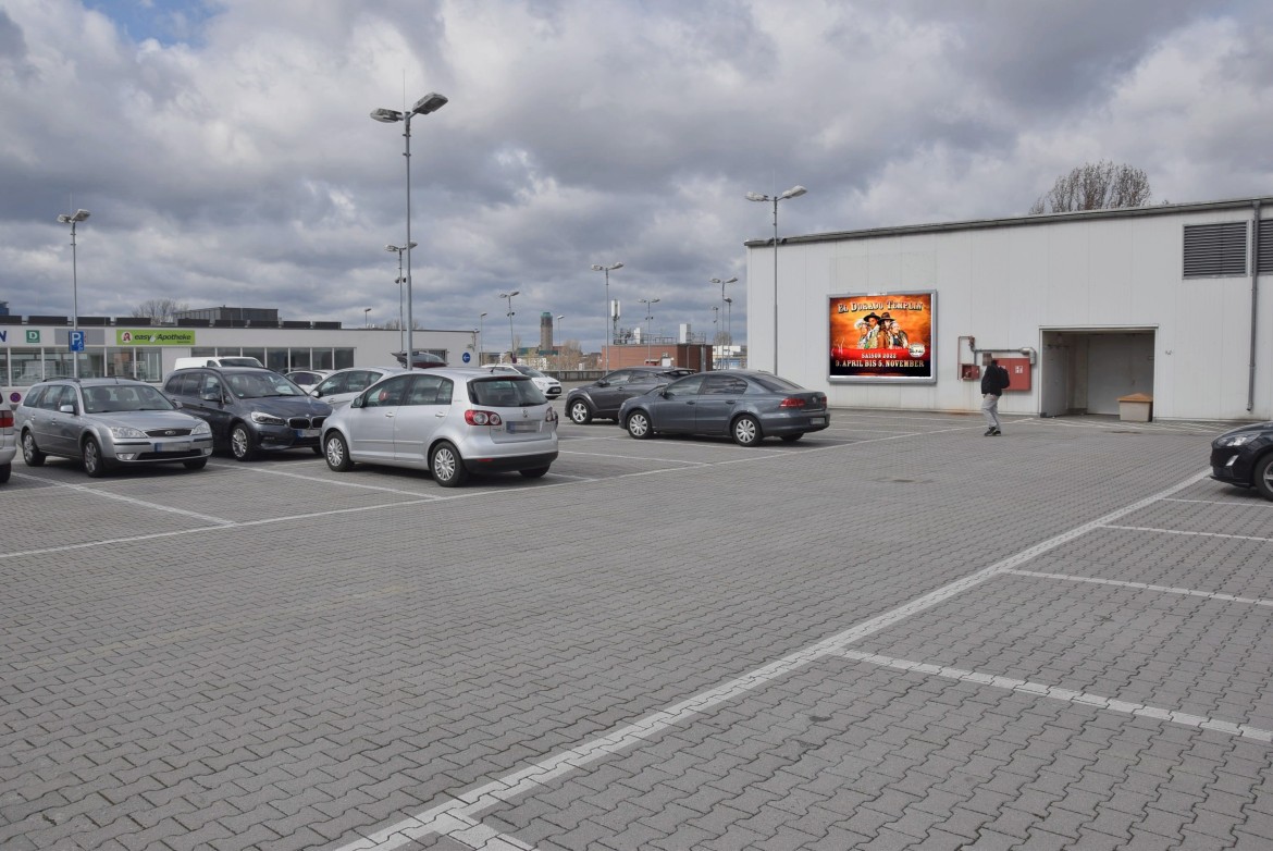 Am Juliusturm 40 /Kaufland/Parkdeck/geg. Eingang (lks)