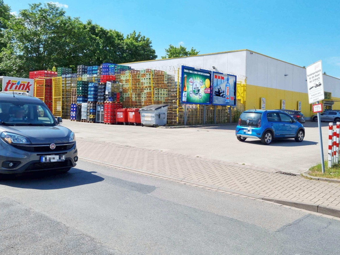 Gau?str. 1 /Trinkgut/Einfahrt (quer zur Str)