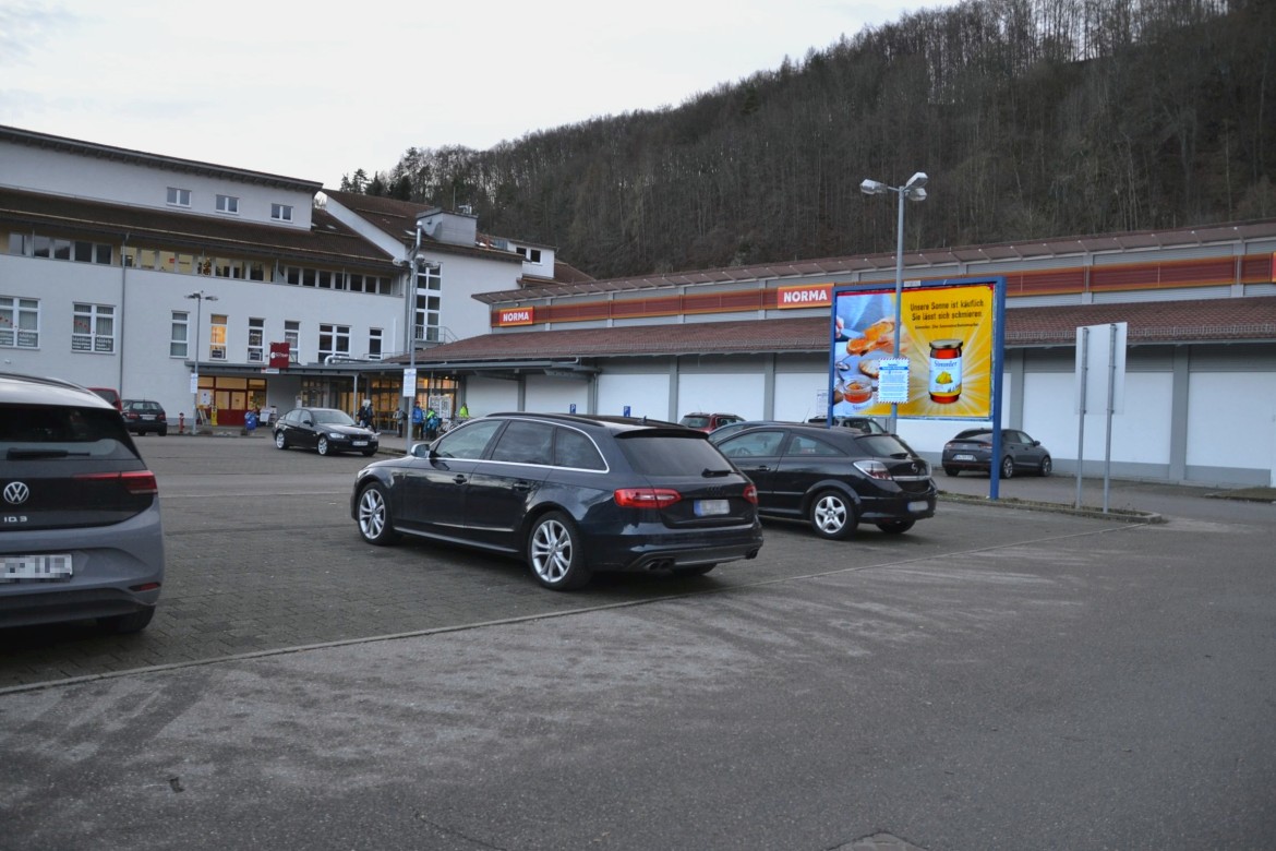 Weilerstr. 39 /Norma/rts vom Eing (Sicht Einf)