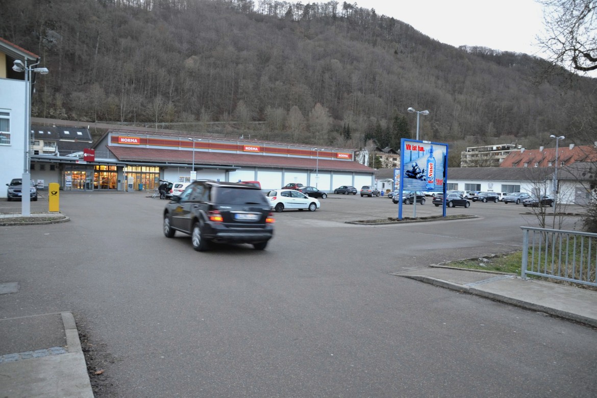Weilerstr. 39 /Norma/geg. Einf (Sicht Einf)