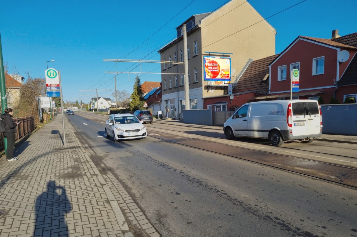 Hallesche Str. 122 (quer am Giebel)