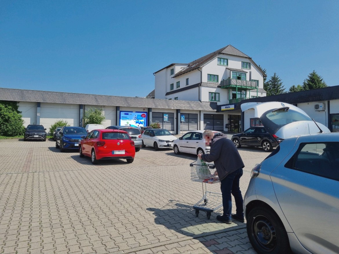 Lößnitzer Str. 47 /Diska (neb. Eingang)