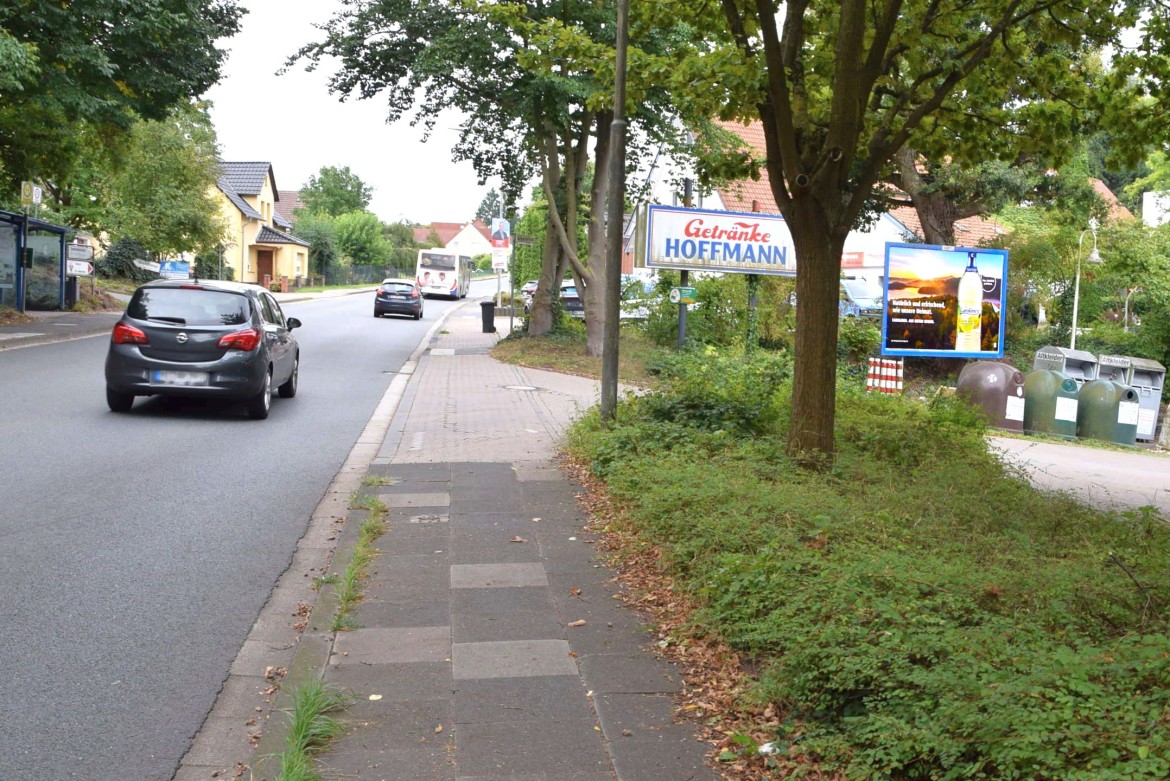 Findelstr. 2a /Getränke Hoffmann/Einfahrt (quer zur Str)