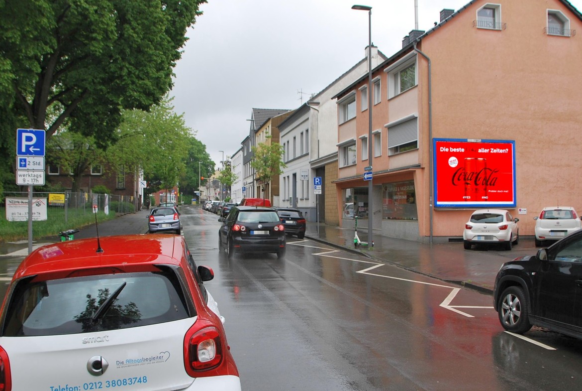 Sauerbreystr. 39/Zufahrt Penny -Mittelstr (quer am Giebel)