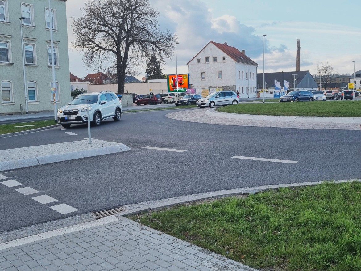 Fabrikstr. 21/geg. Aldi -Elisabethstr/Zufahrt Netto (WE lks)