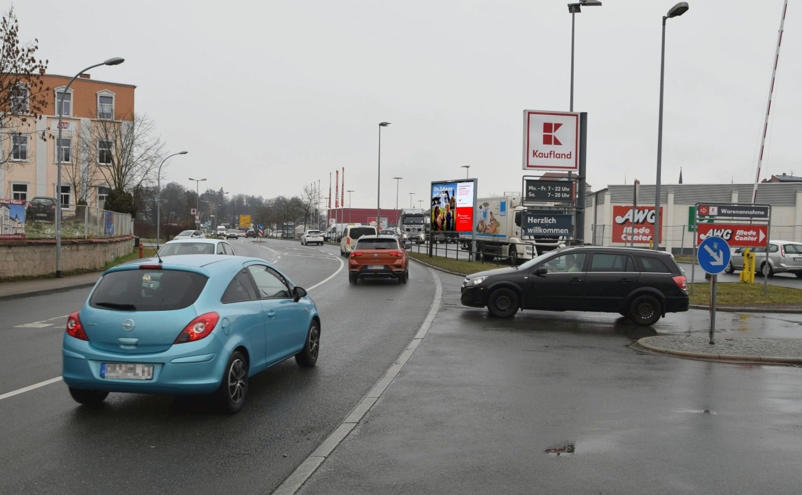 Saalfelder Str /Kaufland/neb. Einf Saalfelder Str/B 281/quer