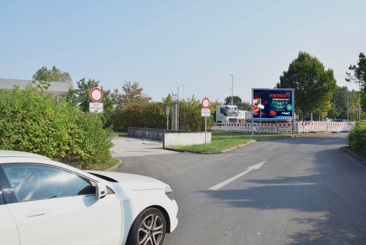 Josef-Gesing-Str. 6 /Kaufland/Einfahrt/neb. Tkst (lks)