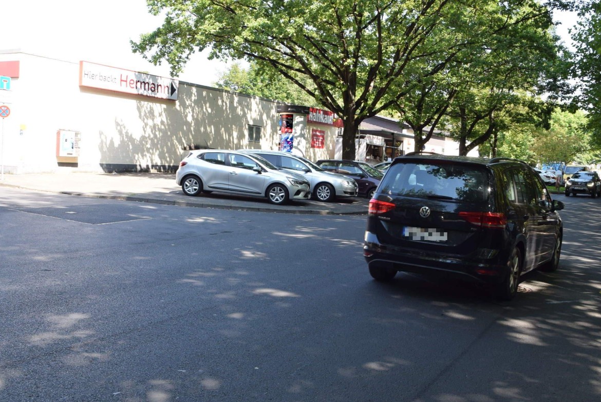 Europa-Allee/Genfstr/bei Nahkauf