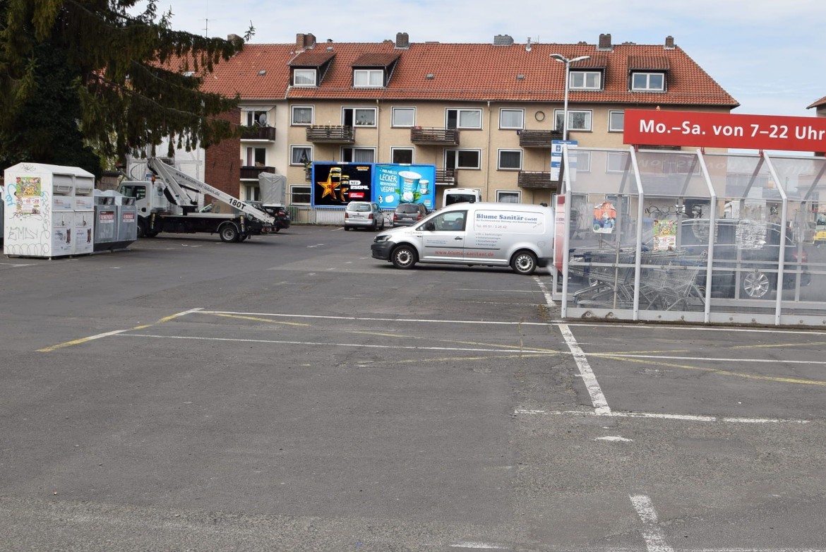 Weender Landstr. 76 /Rewe (geg. Eingang)