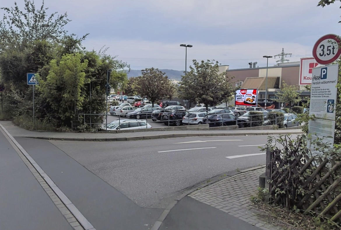 Naumburger Str. 57 /Kaufland/Eingang (Sicht Einfahrt)